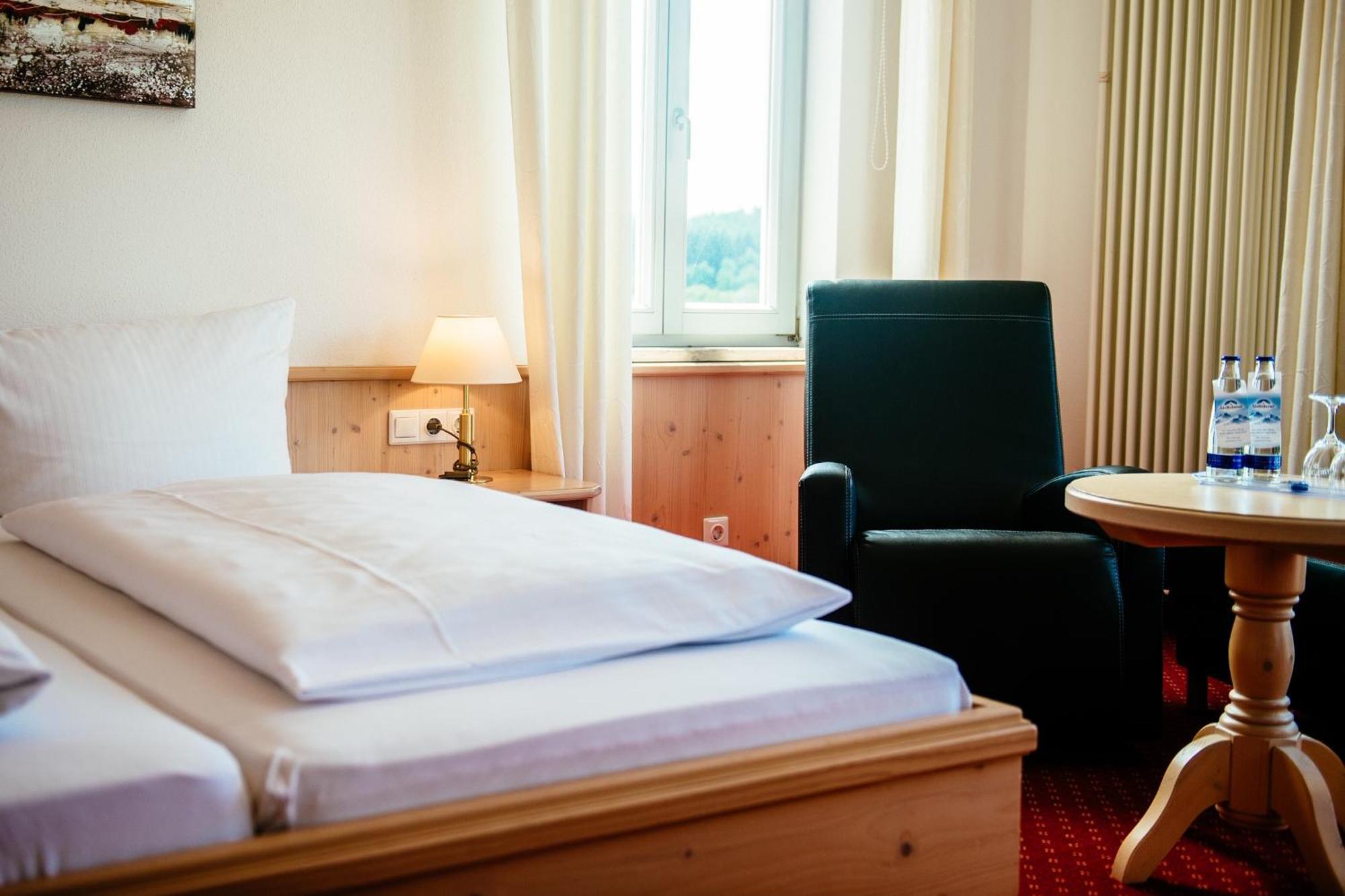 Deutenhof Hotel, Restaurant & Veranstaltung Bad Abbach Bagian luar foto